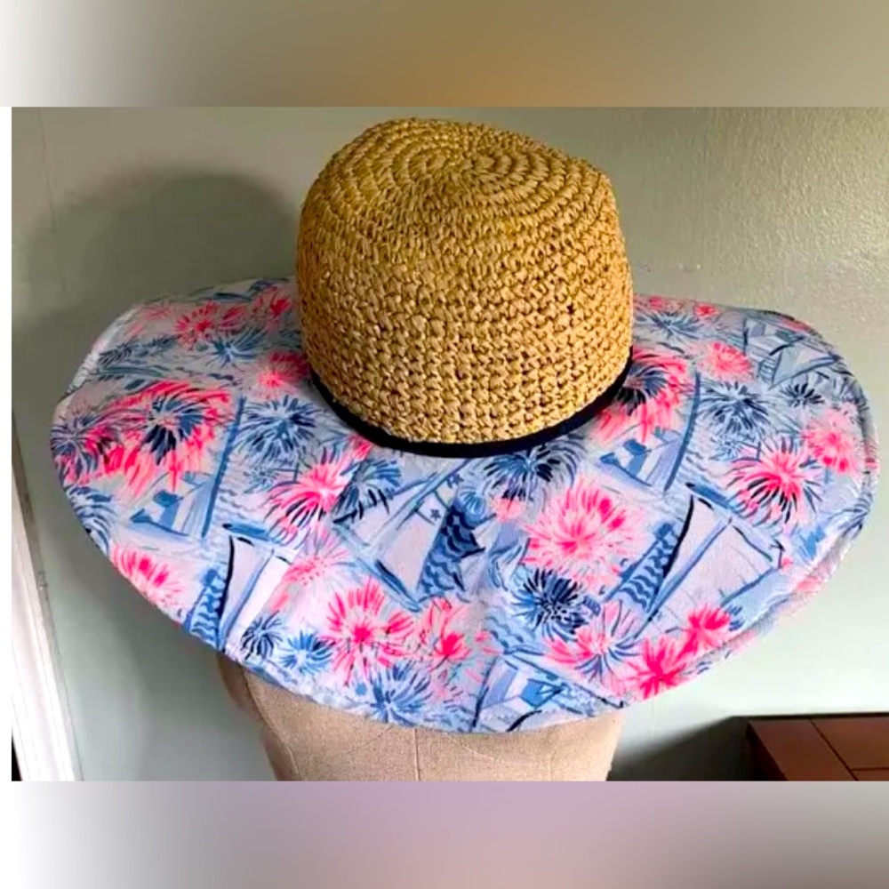 Lilly Pulitzer straw hat with pink / blue print. EUC